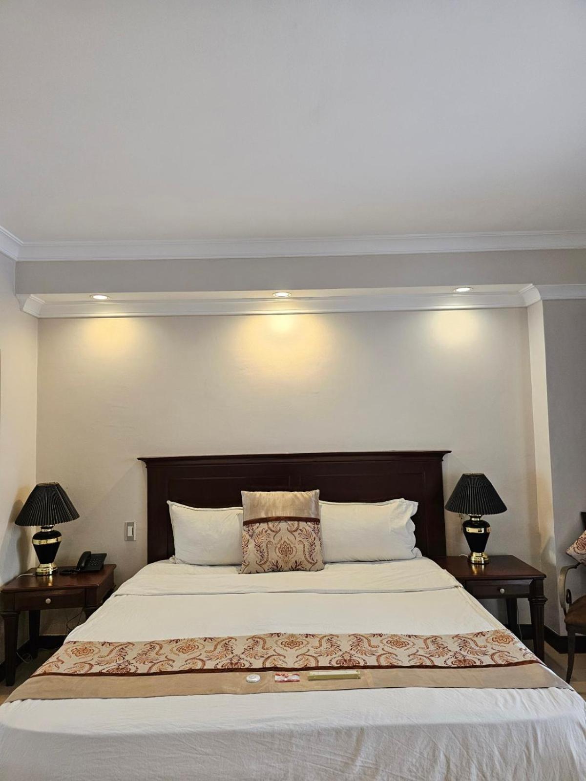 Valentino'S Hotel Angeles Kültér fotó