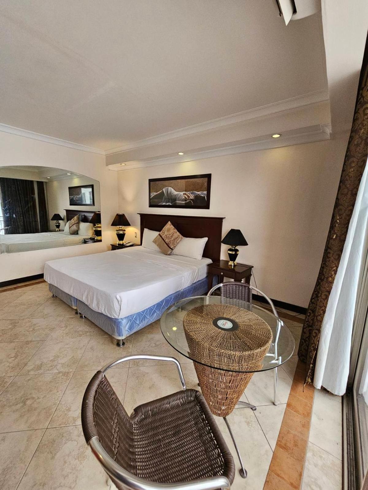 Valentino'S Hotel Angeles Kültér fotó